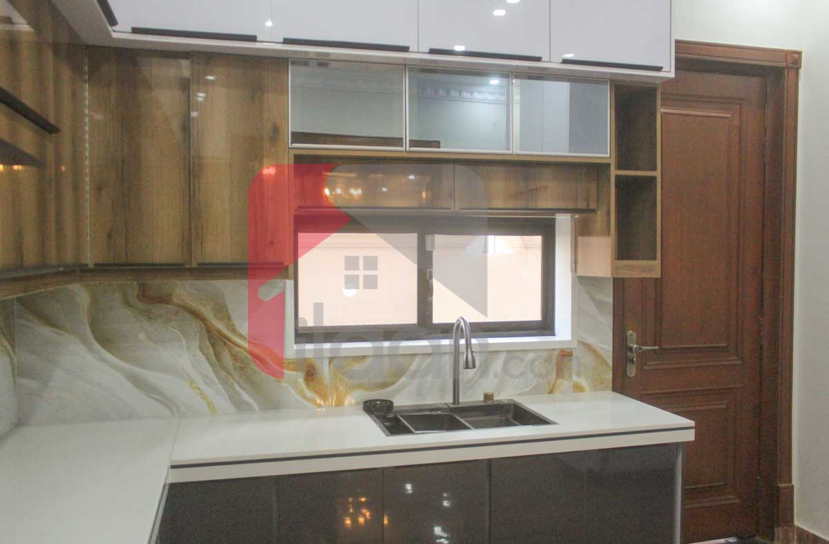 10 Marla House for Sale in Bahria Town, Lahore