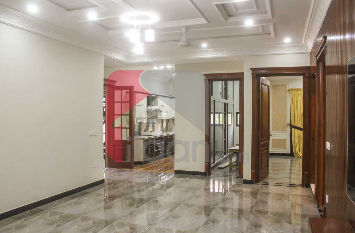 10 Marla House for Sale in Bahria Town, Lahore