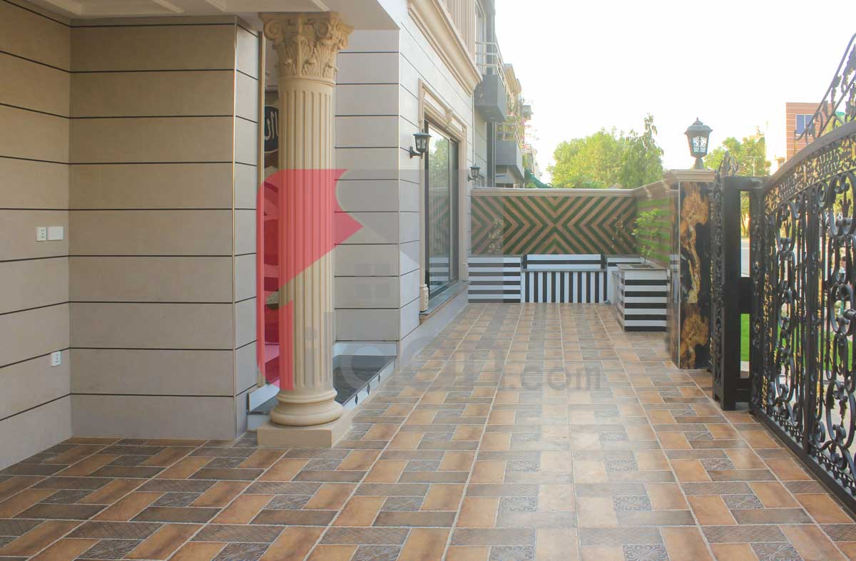 10 Marla House for Sale in Bahria Town, Lahore
