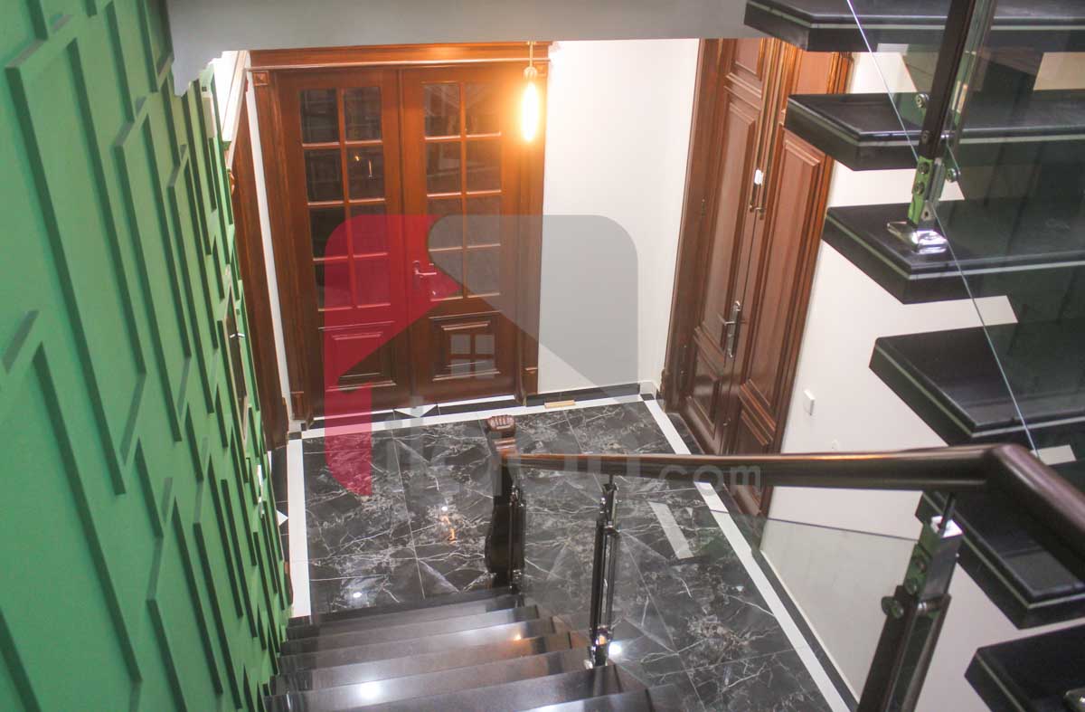 10 Marla House for Sale in Bahria Town, Lahore