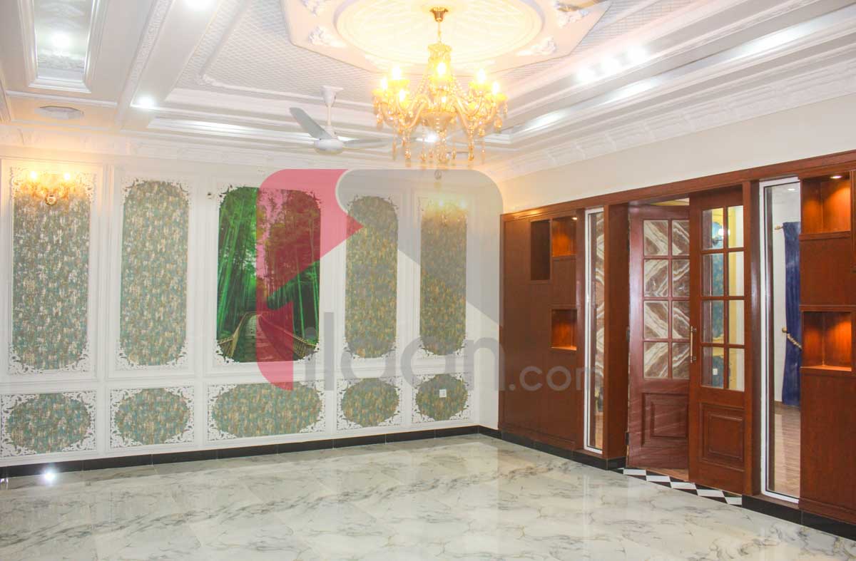 10 Marla House for Sale in Bahria Town, Lahore