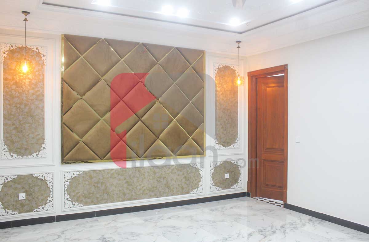 10 Marla House for Sale in Bahria Town, Lahore