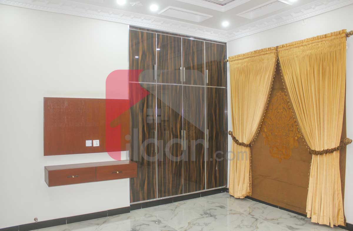 10 Marla House for Sale in Bahria Town, Lahore