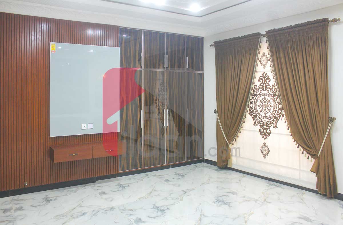 10 Marla House for Sale in Bahria Town, Lahore