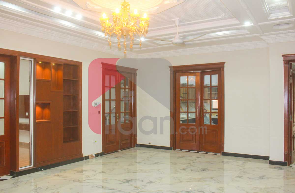 10 Marla House for Sale in Bahria Town, Lahore