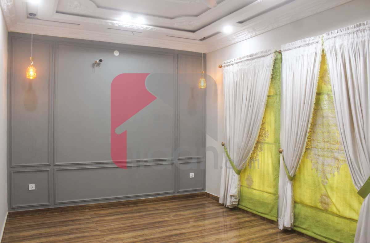10 Marla House for Sale in Bahria Town, Lahore