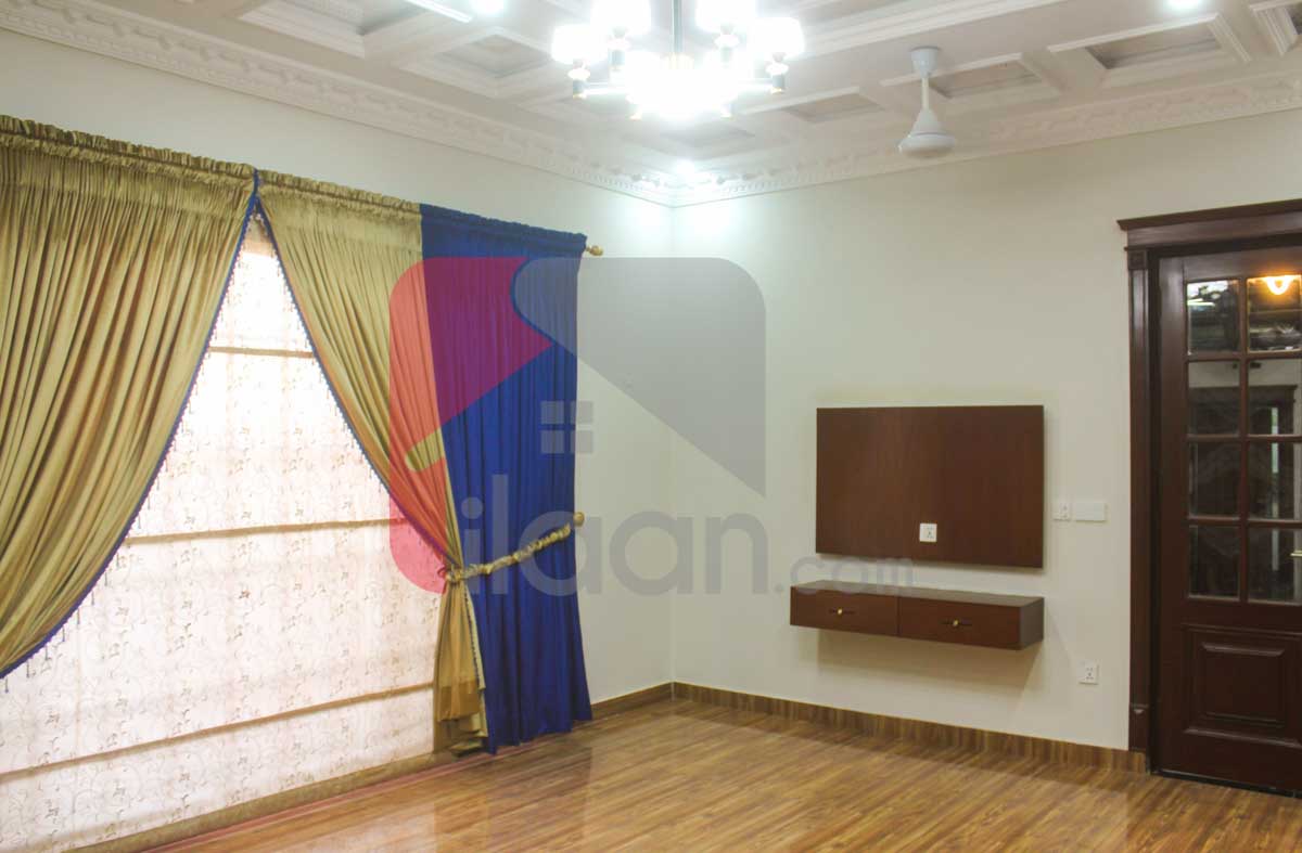 10 Marla House for Sale in Bahria Town, Lahore