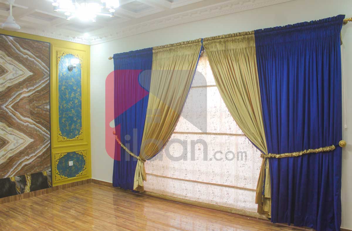 10 Marla House for Sale in Bahria Town, Lahore