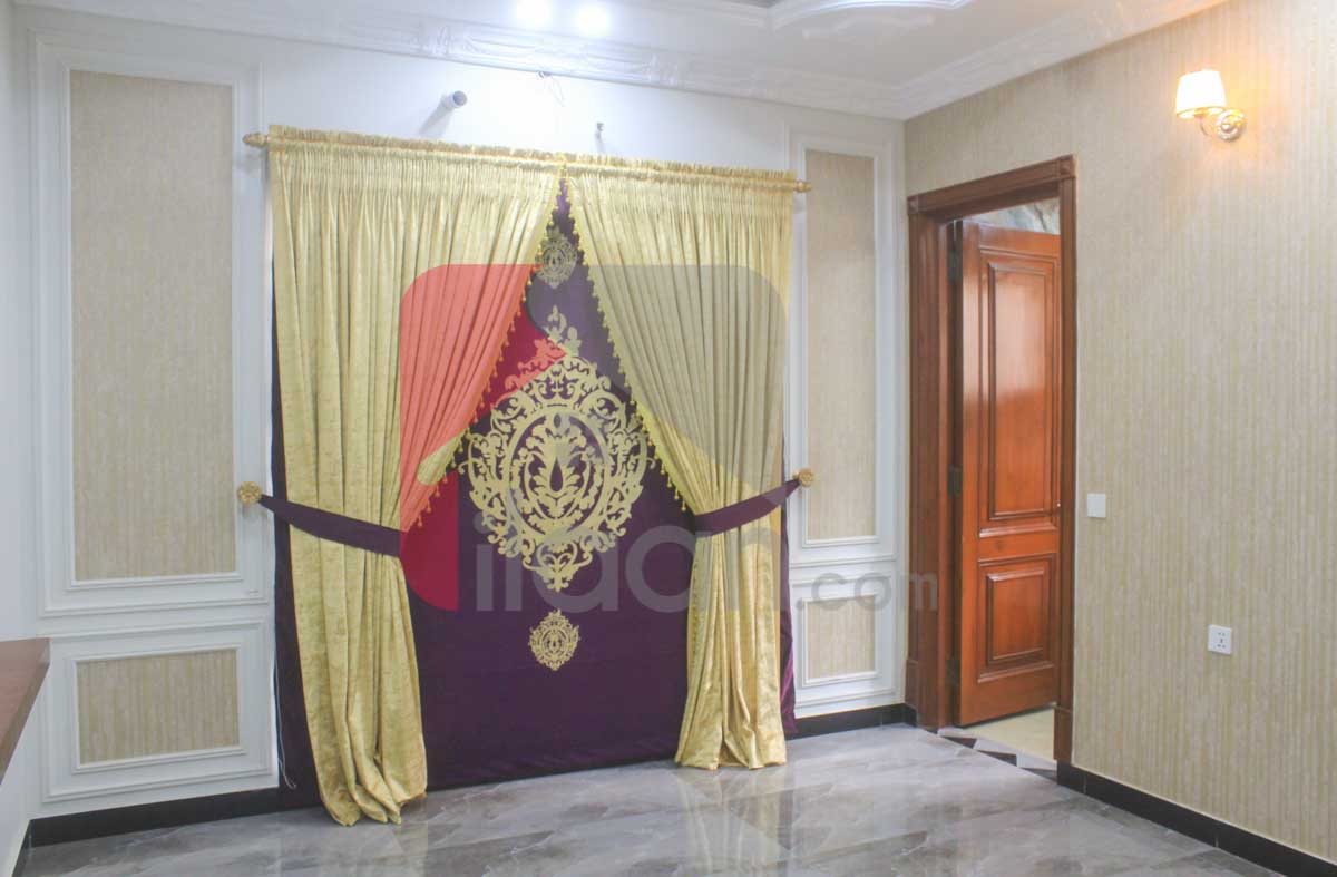 10 Marla House for Sale in Bahria Town, Lahore