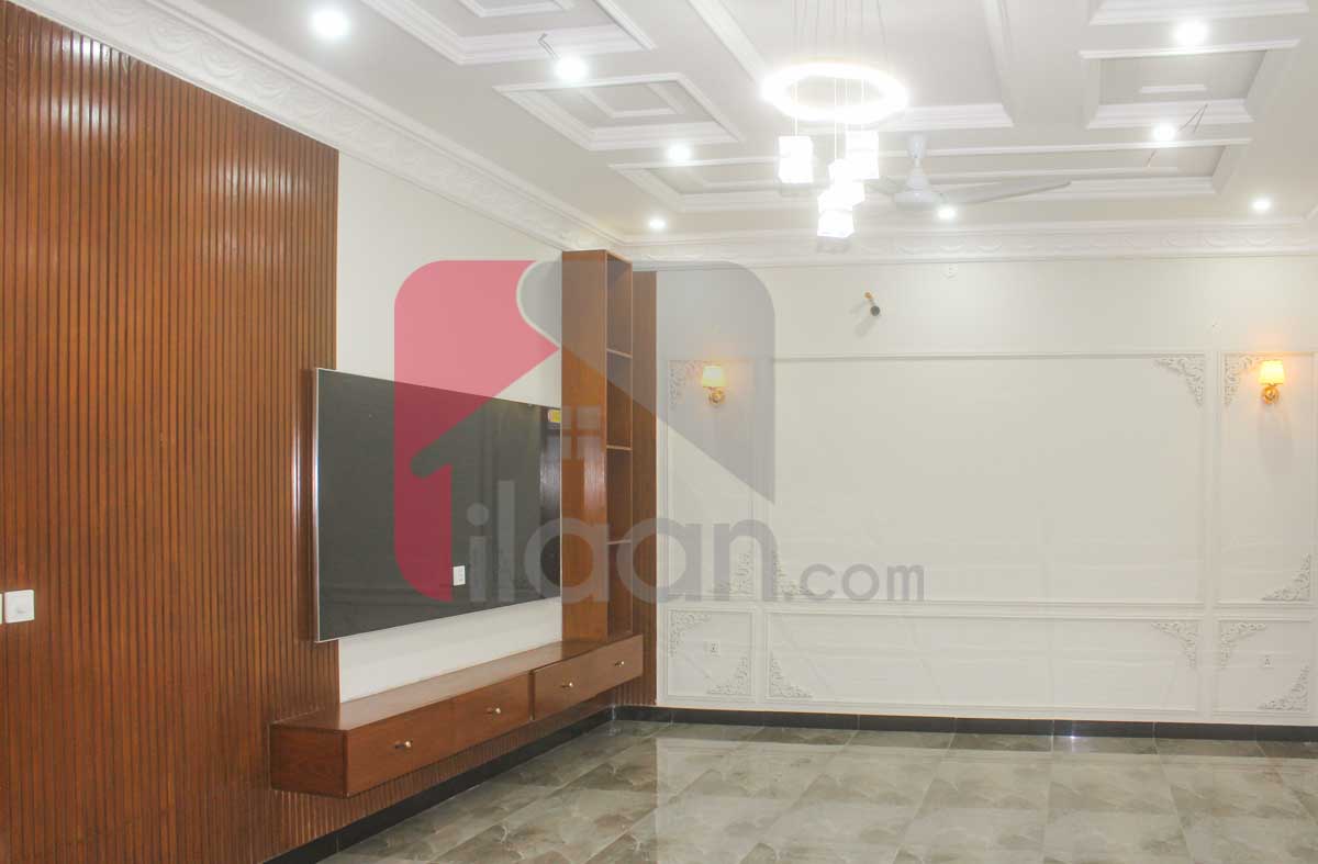 10 Marla House for Sale in Bahria Town, Lahore