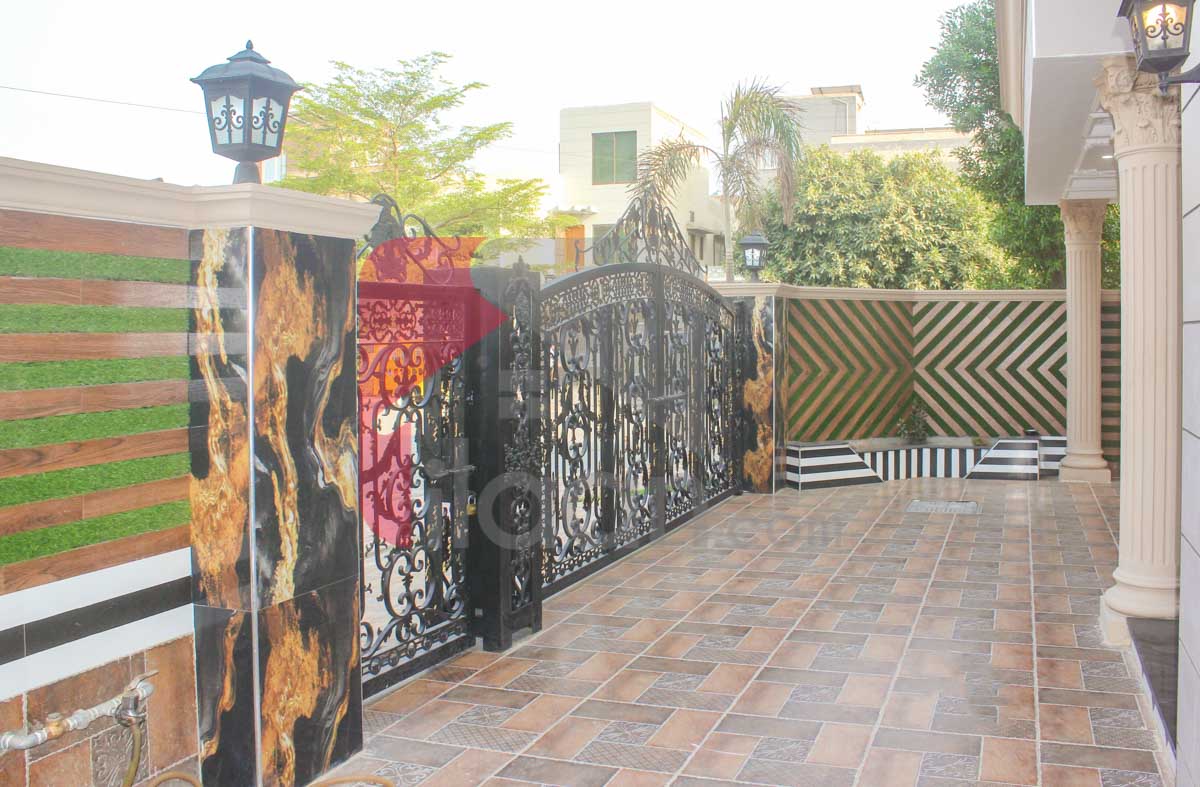 10 Marla House for Sale in Bahria Town, Lahore