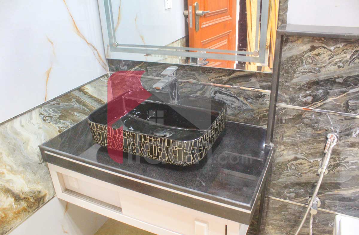 10 Marla House for Sale in Bahria Town, Lahore