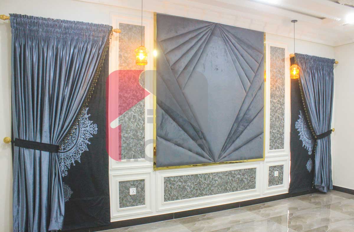 10 Marla House for Sale in Bahria Town, Lahore