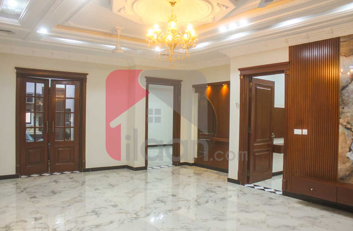 10 Marla House for Sale in Bahria Town, Lahore