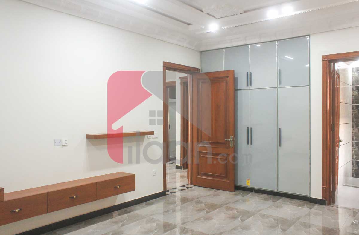 10 Marla House for Sale in Bahria Town, Lahore