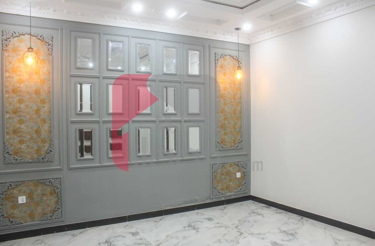 10 Marla House for Sale in Bahria Town, Lahore