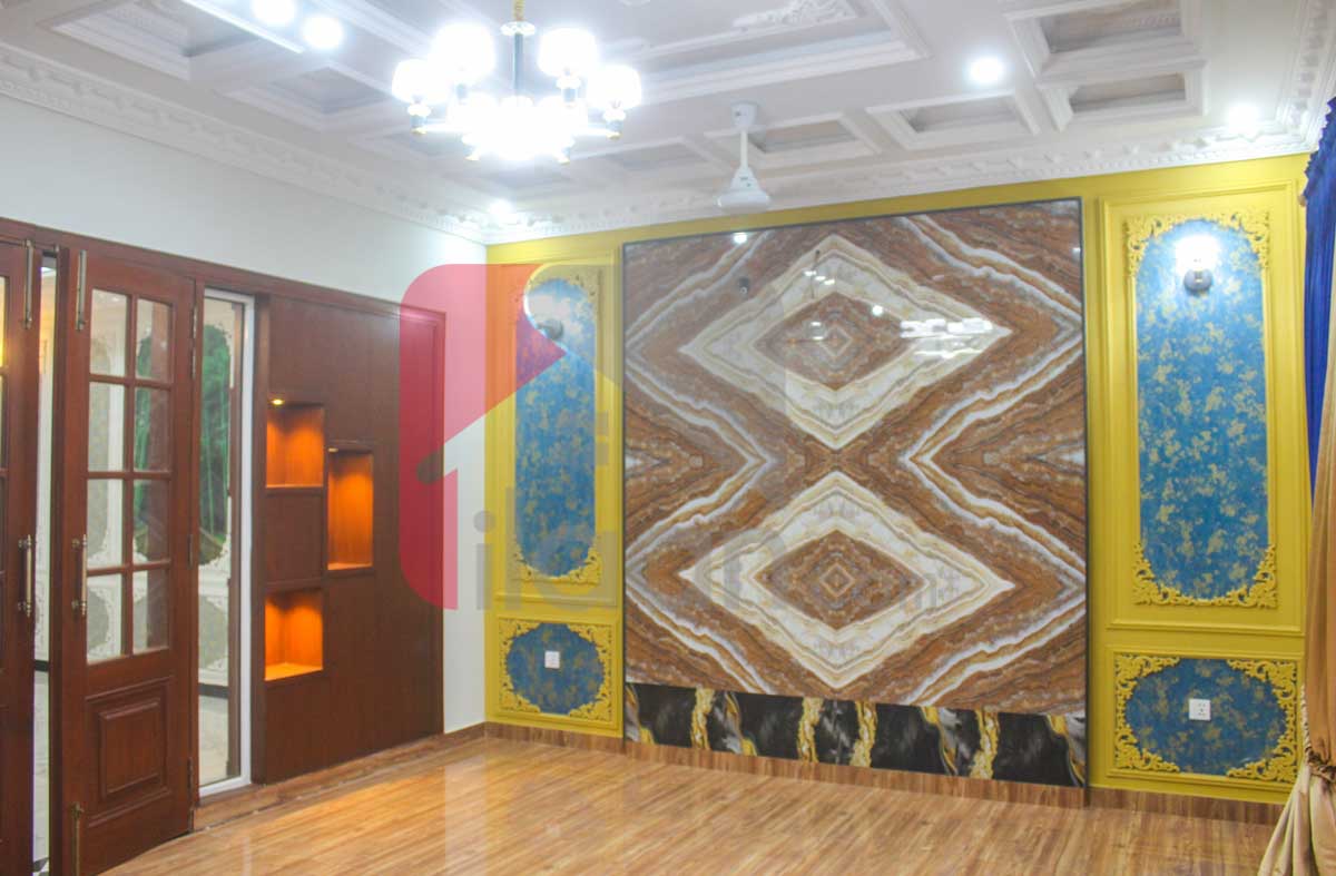 10 Marla House for Sale in Bahria Town, Lahore