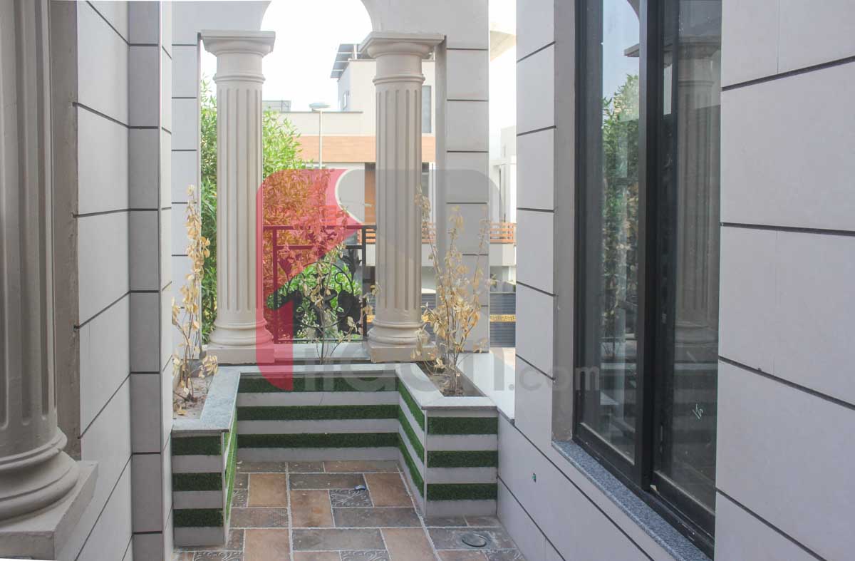 10 Marla House for Sale in Bahria Town, Lahore