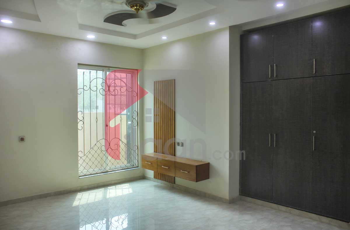10 Marla House for Sale in Bahria Town, Lahore