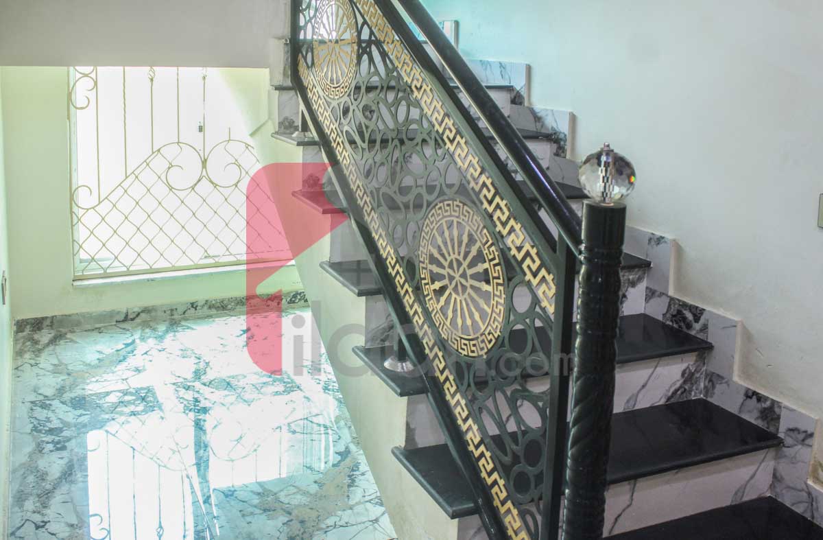 10 Marla House for Sale in Bahria Town, Lahore