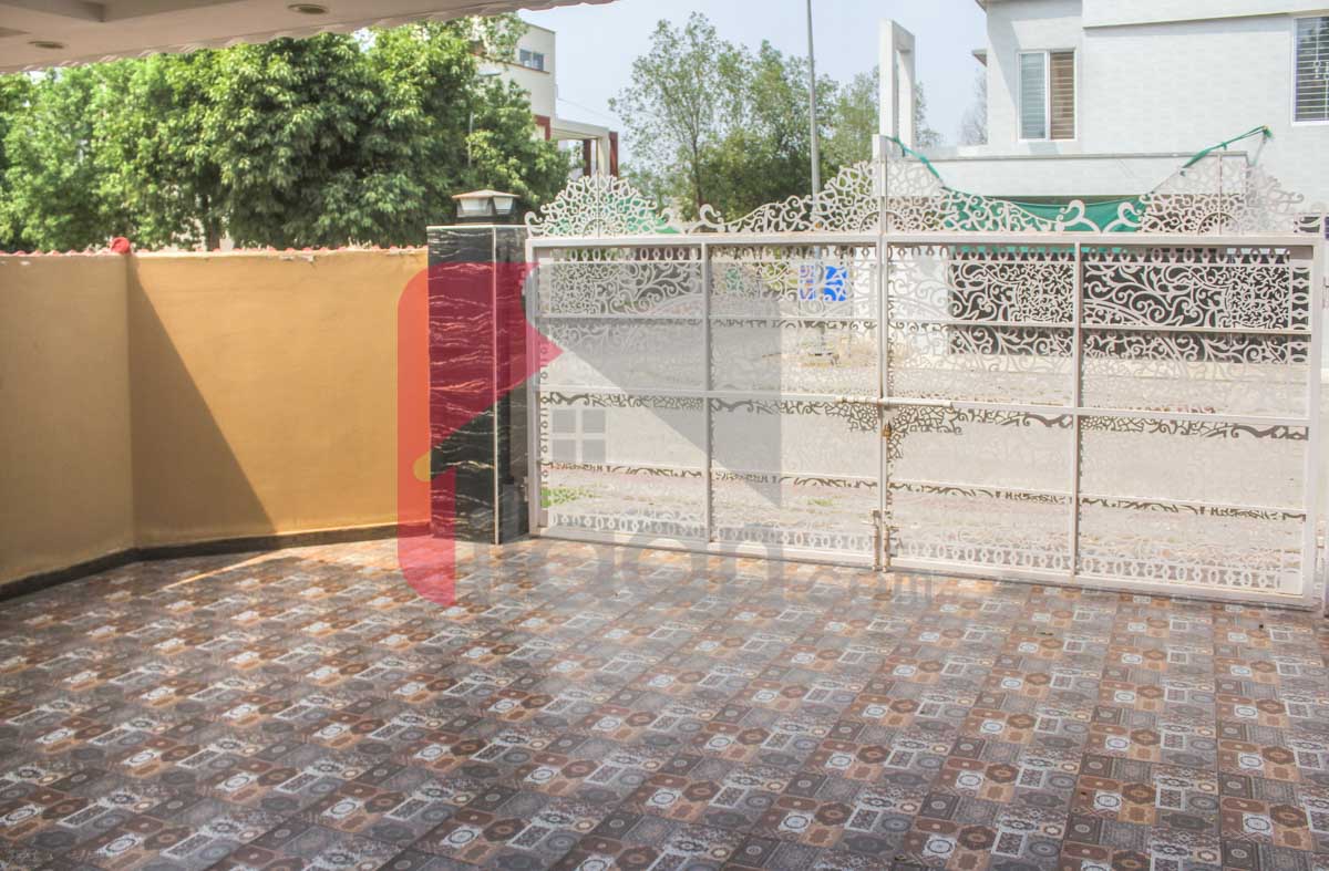 10 Marla House for Sale in Bahria Town, Lahore