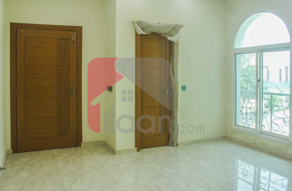 10 Marla House for Sale in Bahria Town, Lahore