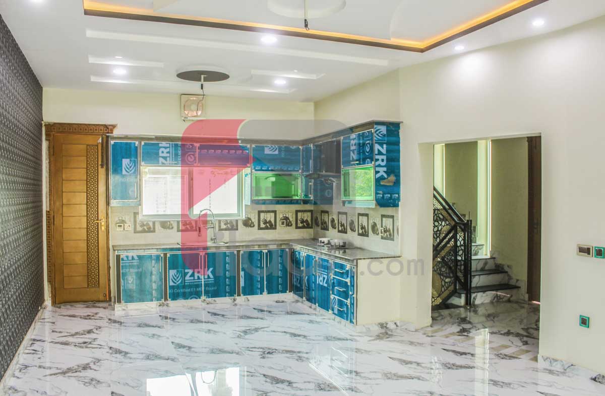 10 Marla House for Sale in Bahria Town, Lahore