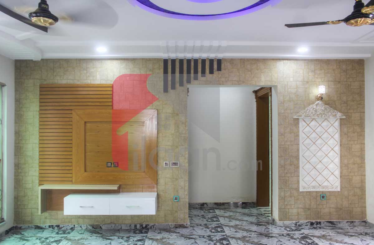10 Marla House for Sale in Bahria Town, Lahore