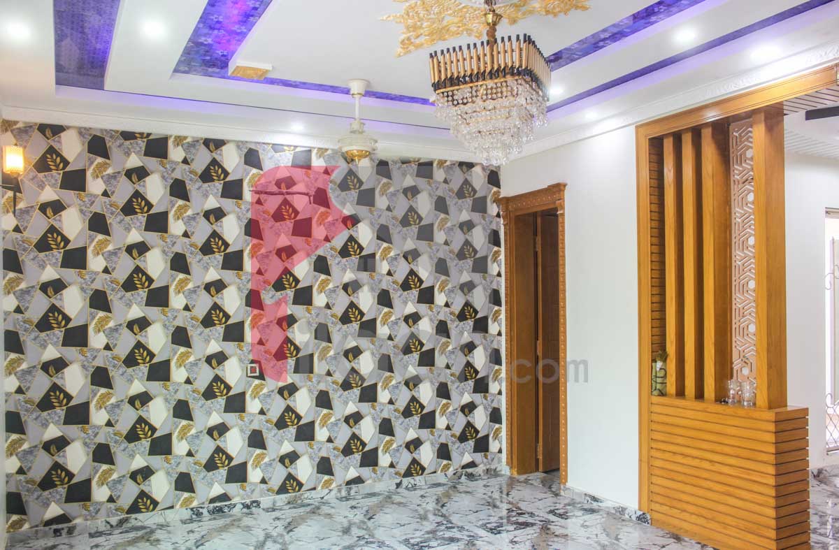 10 Marla House for Sale in Bahria Town, Lahore