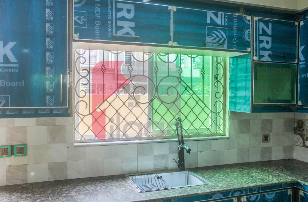 10 Marla House for Sale in Bahria Town, Lahore