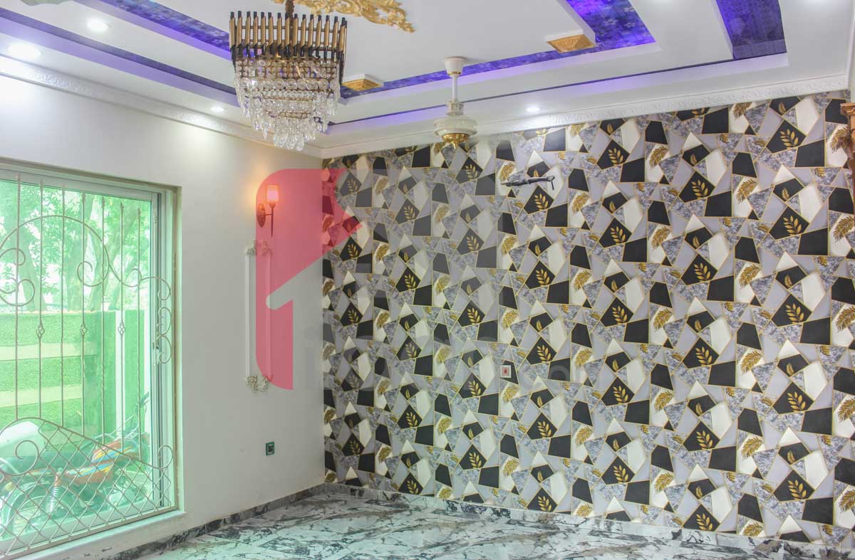 10 Marla House for Sale in Bahria Town, Lahore