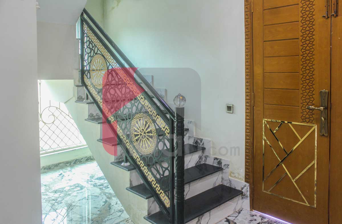 10 Marla House for Sale in Bahria Town, Lahore