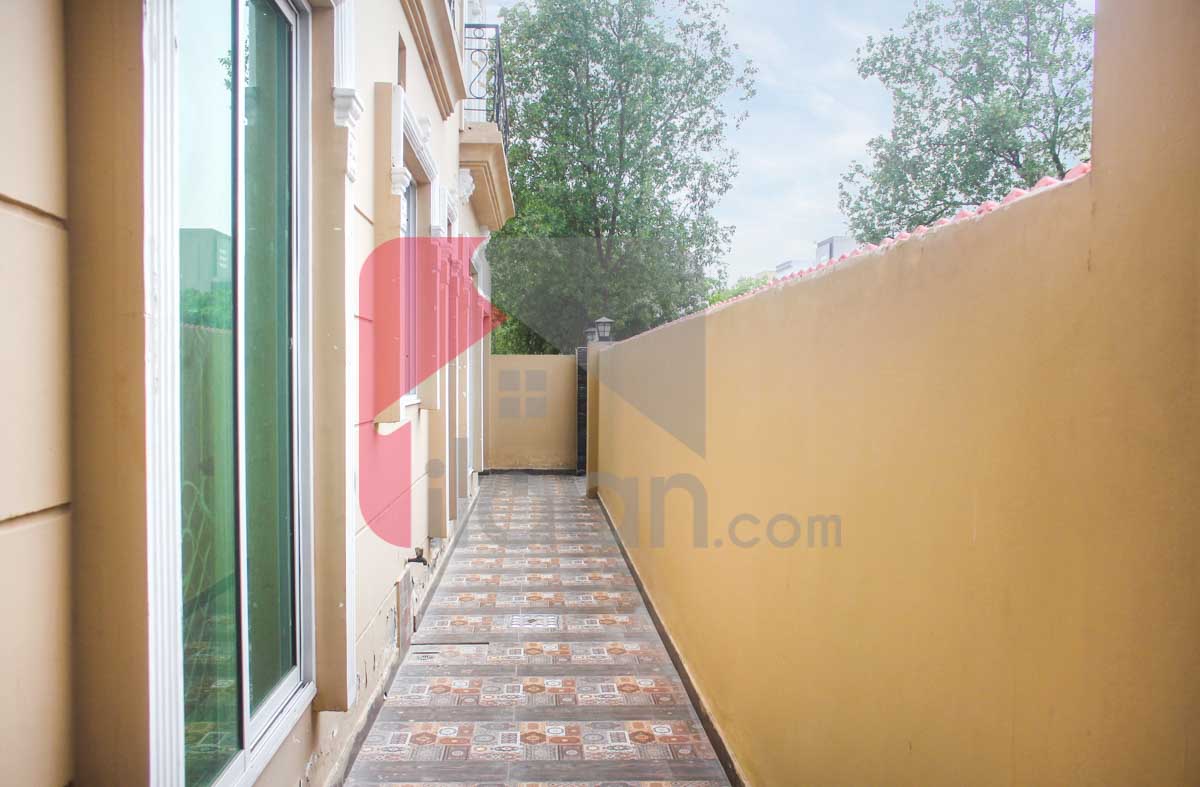 10 Marla House for Sale in Bahria Town, Lahore