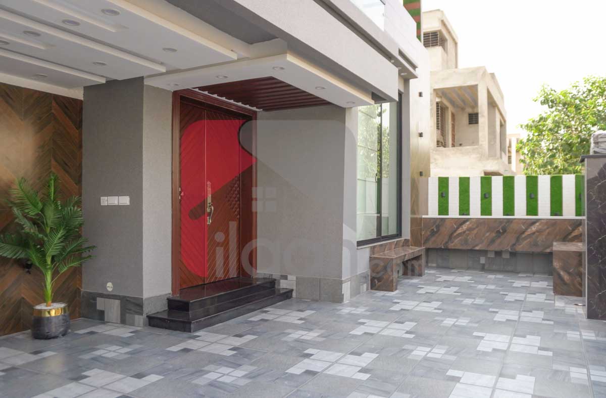 10 Marla House for Sale in Jinnah Block, Sector E, Bahria Town, Lahore
