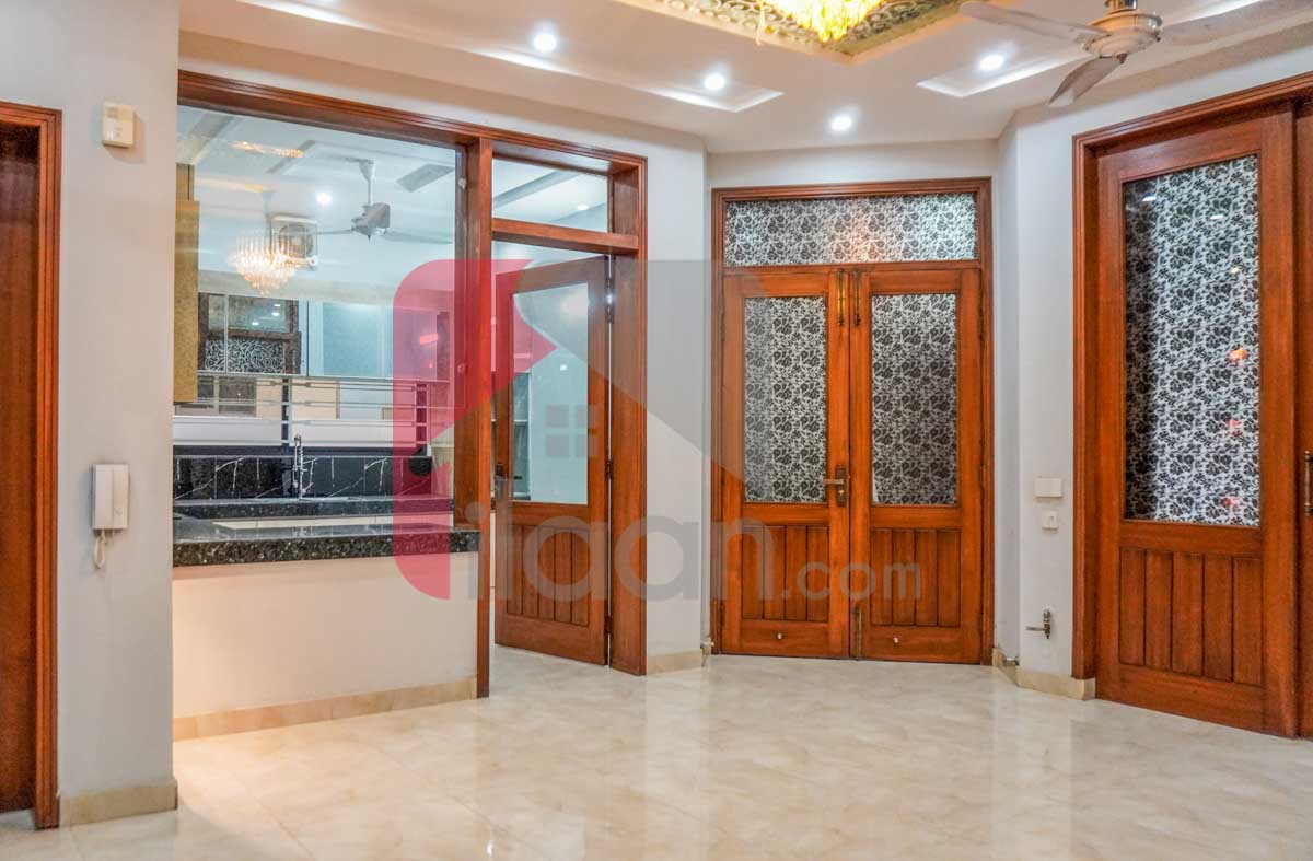 10 Marla House for Sale in Overseas B, Sector D, Bahria Town, Lahore