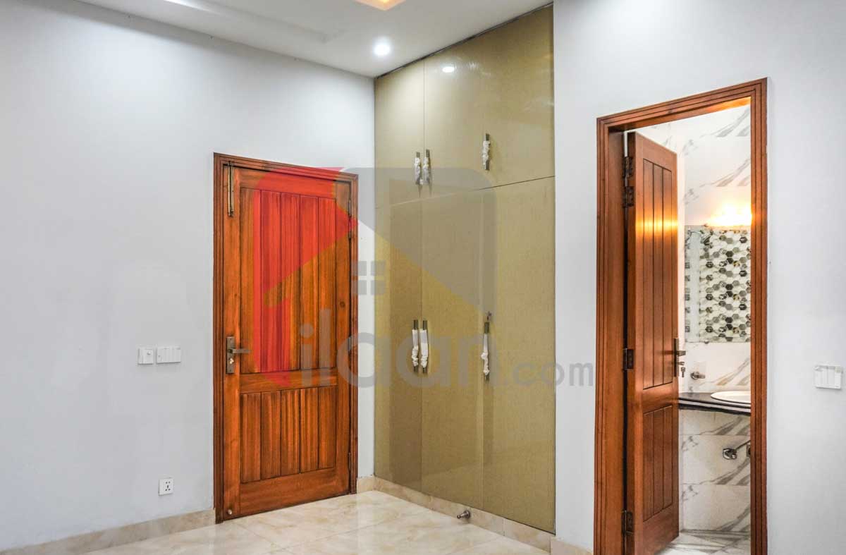 10 Marla House for Sale in Overseas B, Sector D, Bahria Town, Lahore