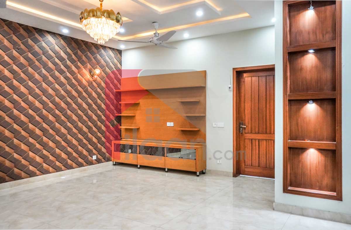 10 Marla House for Sale in Overseas B, Sector D, Bahria Town, Lahore