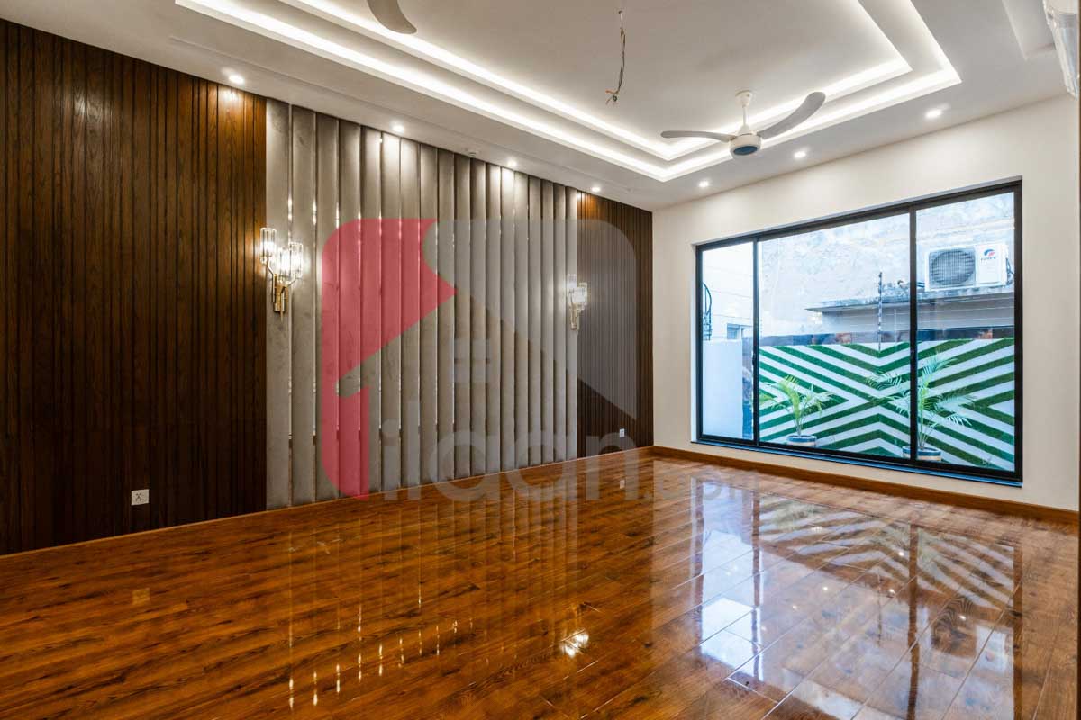 1 Kanal House for Sale in Block D, Phase 6, DHA Lahore