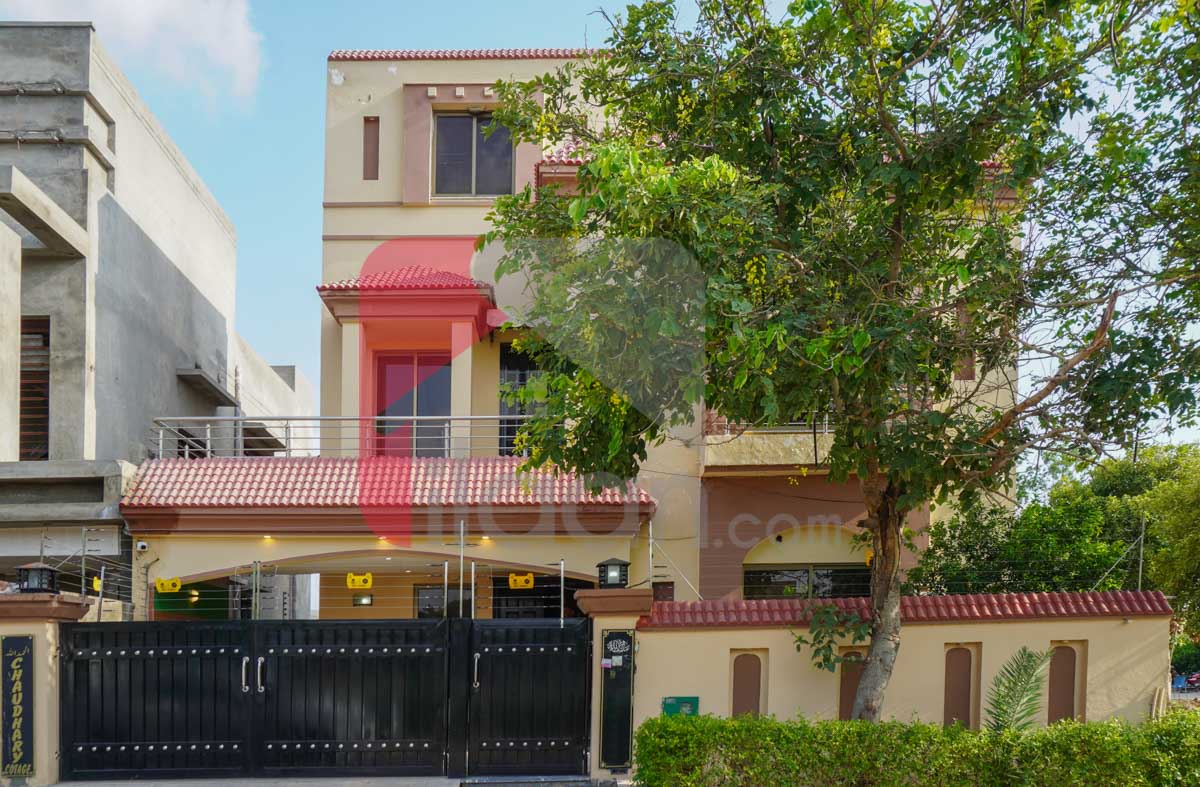 10 Marla House for Sale in Iqbal block, Sector E, Bahria Town, Lahore (Furnished)