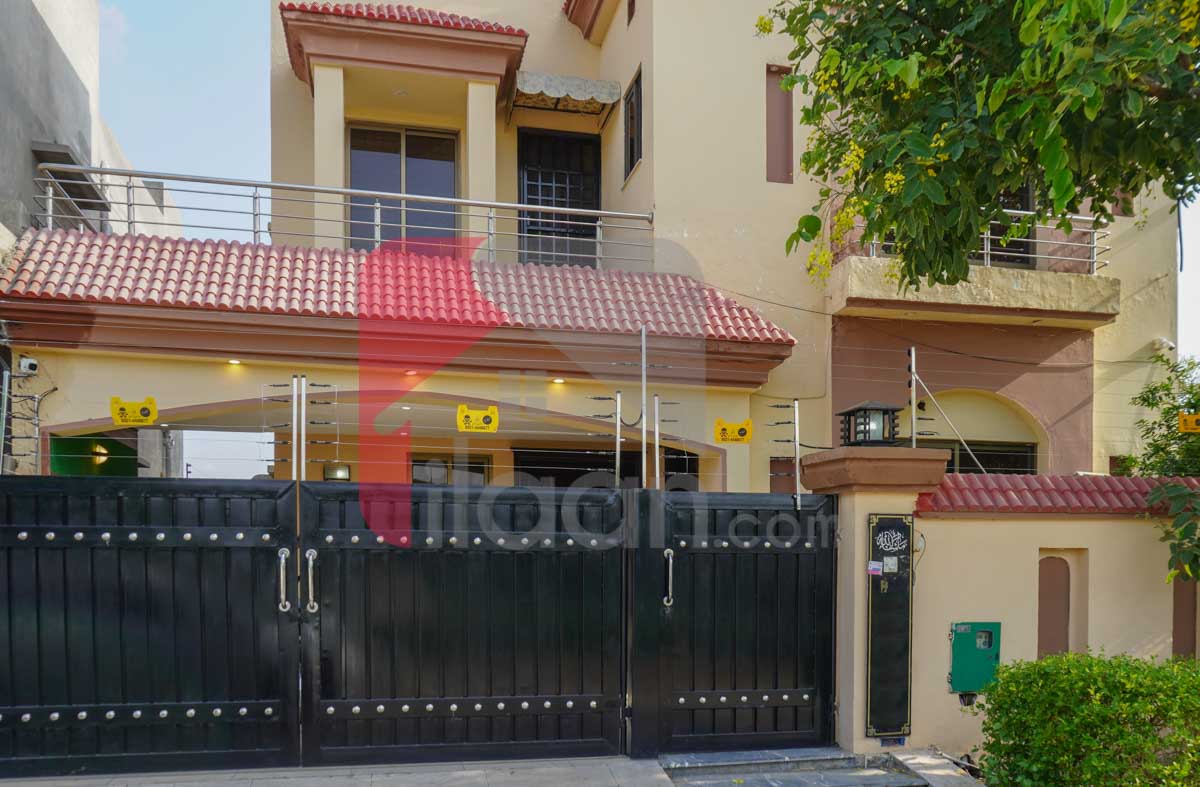 10 Marla House for Sale in Iqbal block, Sector E, Bahria Town, Lahore (Furnished)