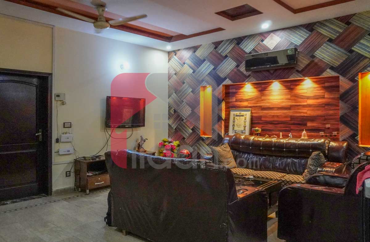 10 Marla House for Sale in Iqbal block, Sector E, Bahria Town, Lahore (Furnished)