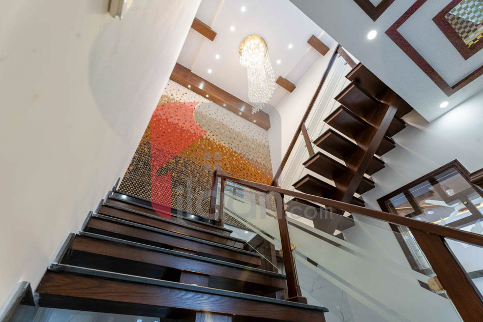 1 Kanal House for Sale in Block N, Phase 6, DHA Lahore