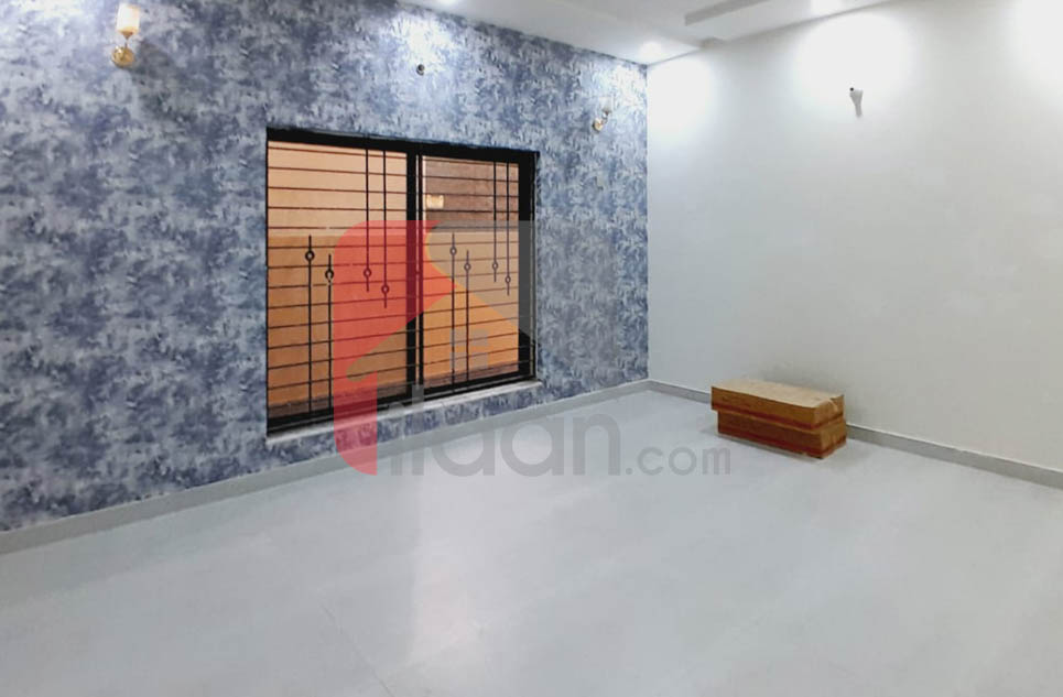 10 Marla House for Sale in Phase 2, Nasheman-e-Iqbal, Lahore
