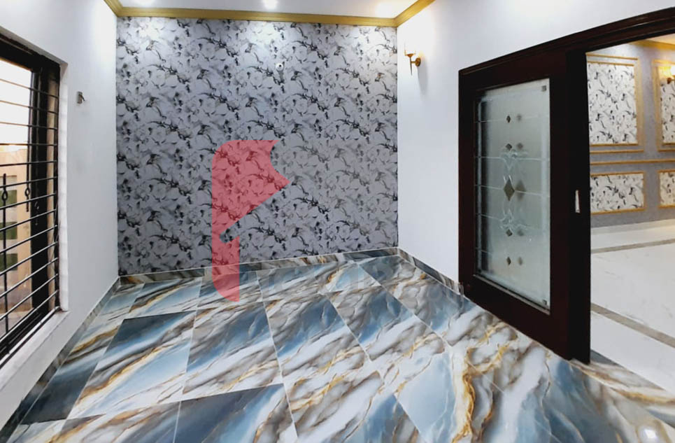 10 Marla House for Sale in Phase 2, Nasheman-e-Iqbal, Lahore