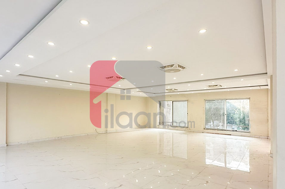 12 Marla Hall for Rent on Main Boulevard, Sector E, Bahria Town, Lahore