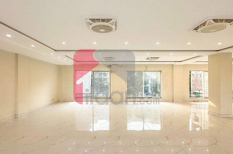 12 Marla Hall for Rent on Main Boulevard, Sector E, Bahria Town, Lahore