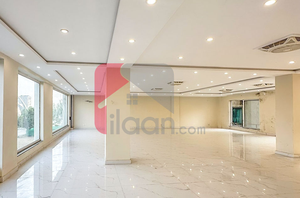 12 Marla Hall for Rent on Main Boulevard, Sector E, Bahria Town, Lahore