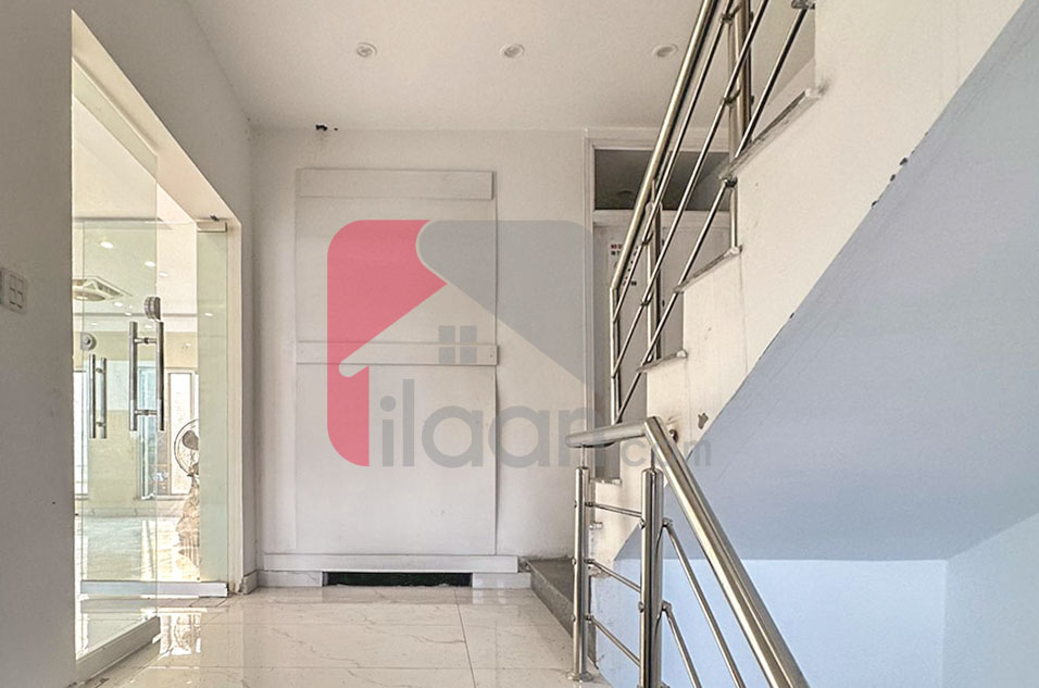 12 Marla Hall for Rent on Main Boulevard, Sector E, Bahria Town, Lahore