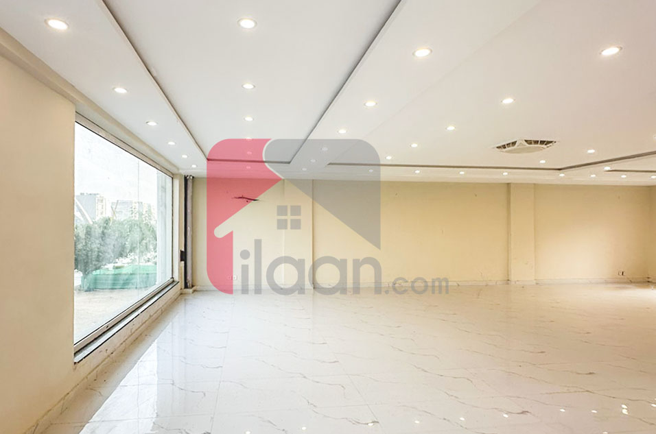 12 Marla Hall for Rent on Main Boulevard, Sector E, Bahria Town, Lahore