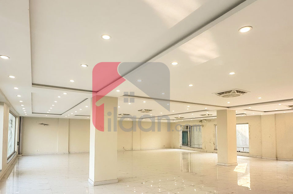 12 Marla Hall for Rent on Main Boulevard, Sector E, Bahria Town, Lahore